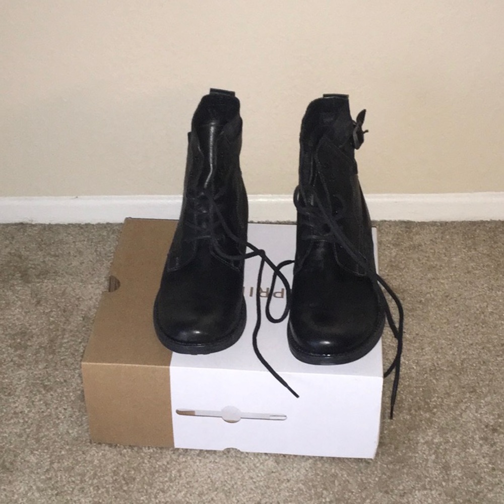 All black boots 🥾